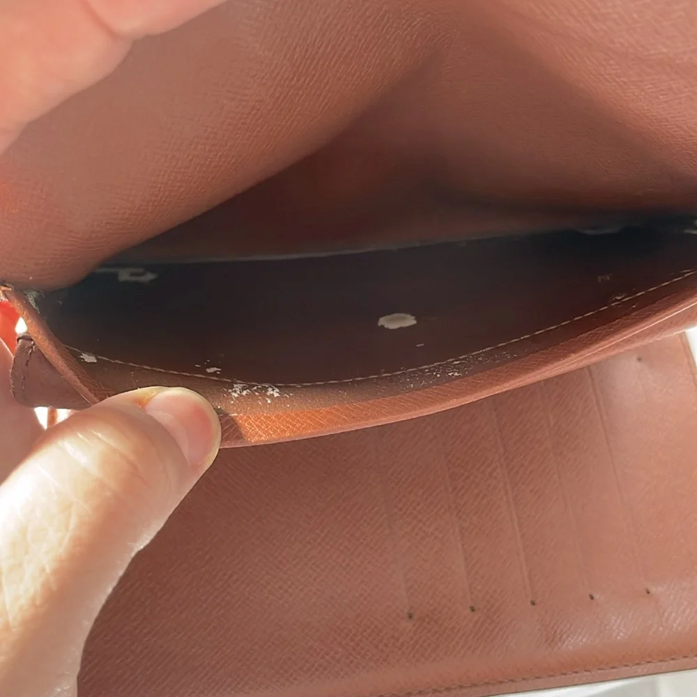 Authentic LV Alexandra Wallet - Picture 9 of 11